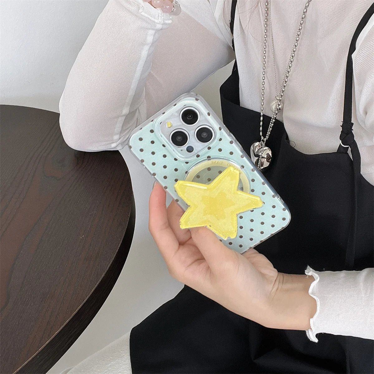 New Magnetic Graffiti Yellow Star Stand Phone Case