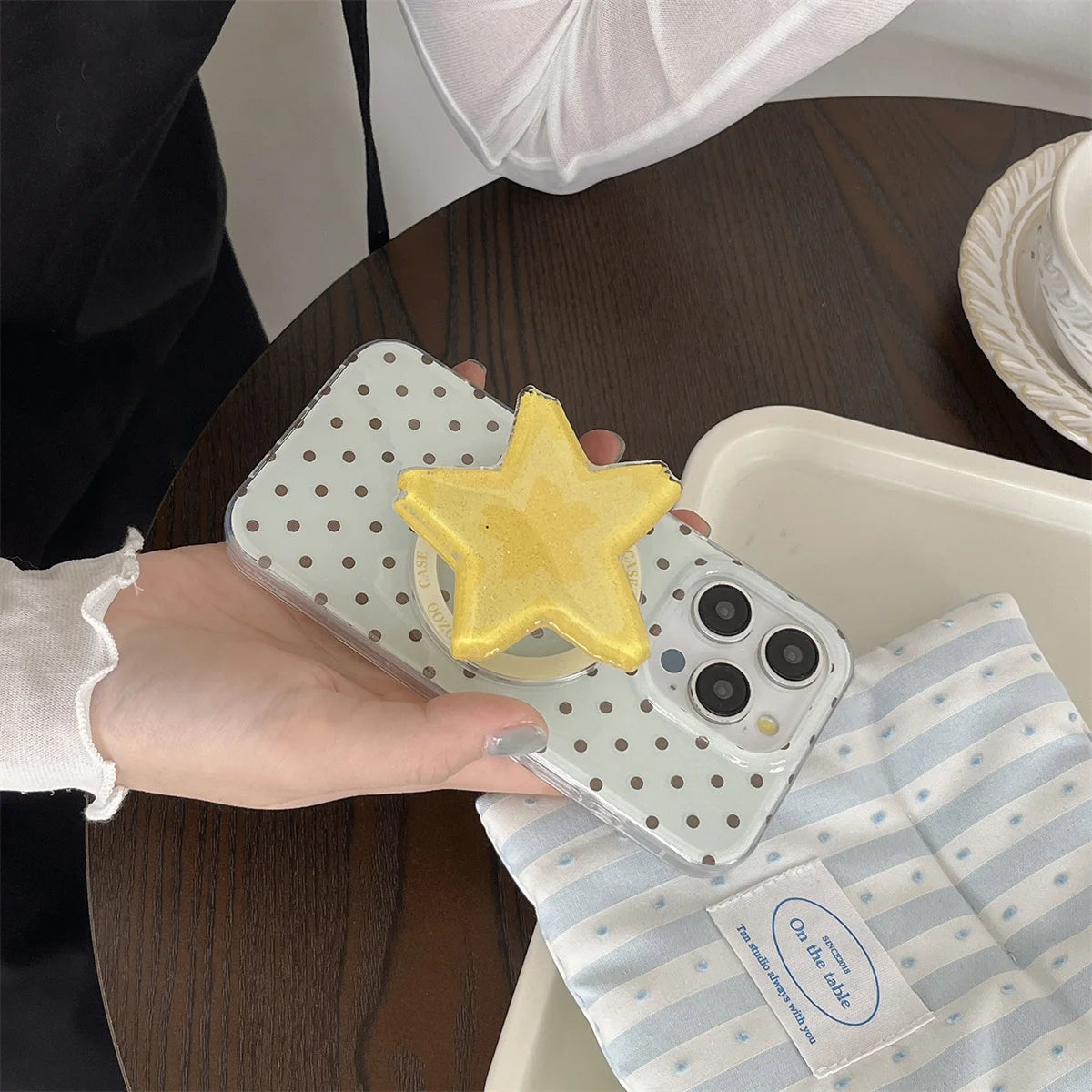 New Magnetic Graffiti Yellow Star Stand Phone Case